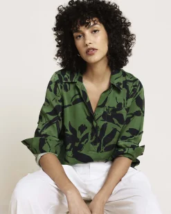 Button Back Stretch Cupro Polo Shirt Green Sgraffito Print