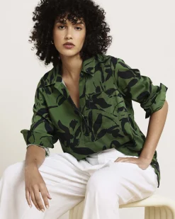 Button Back Stretch Cupro Polo Shirt Green Sgraffito Print