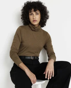 Close Fit Turtleneck Sepia