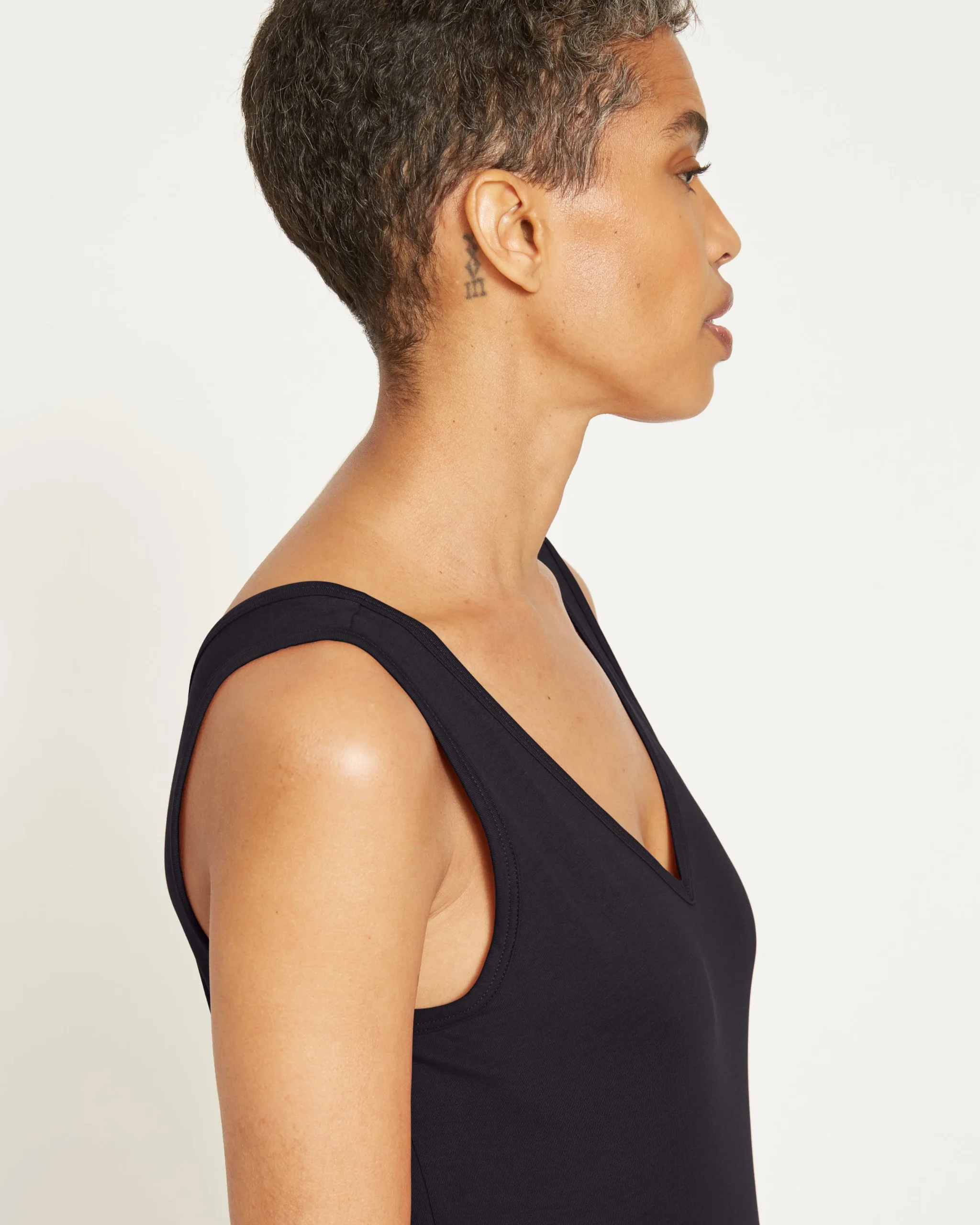 Double V Tank Black