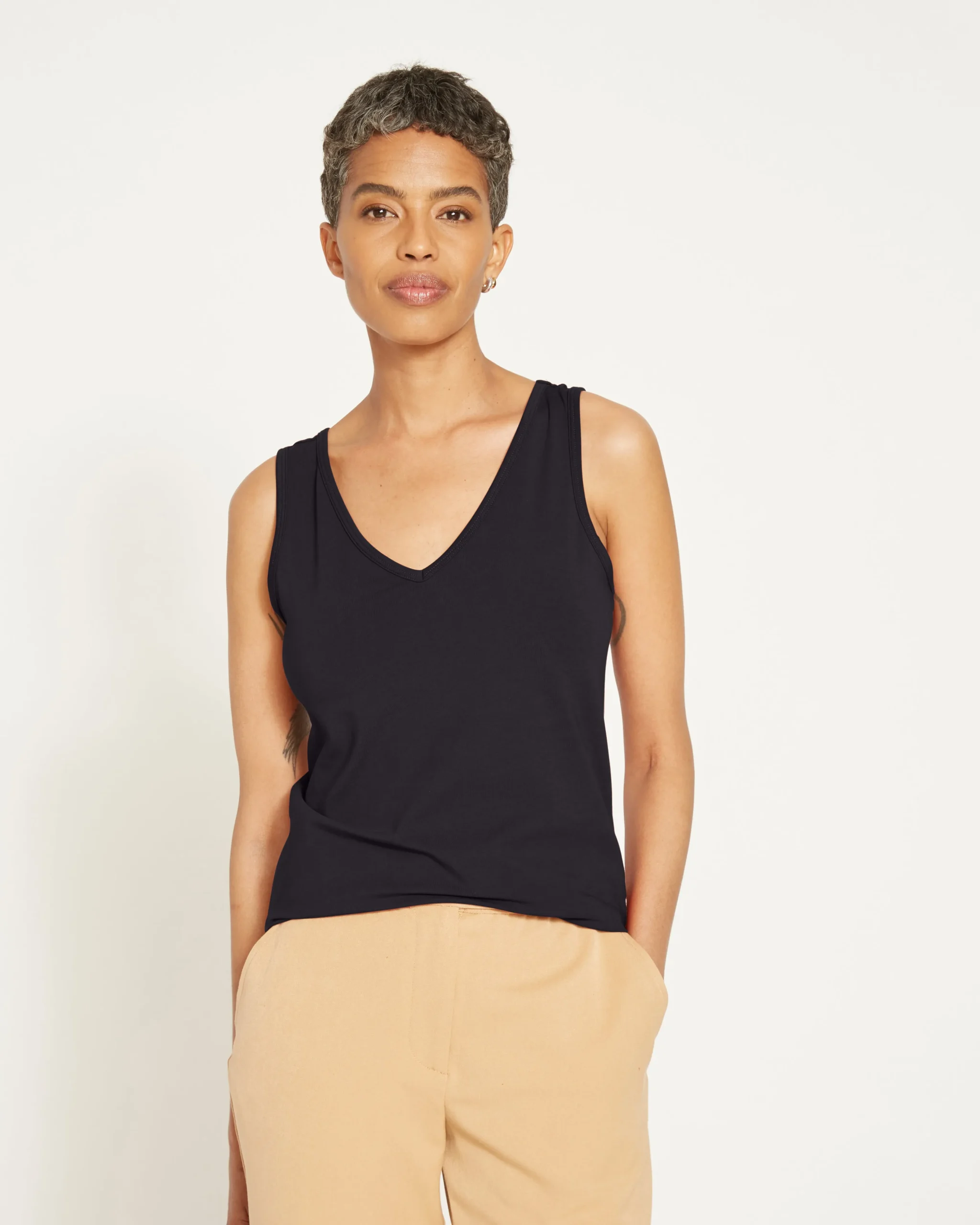 Double V Tank Black