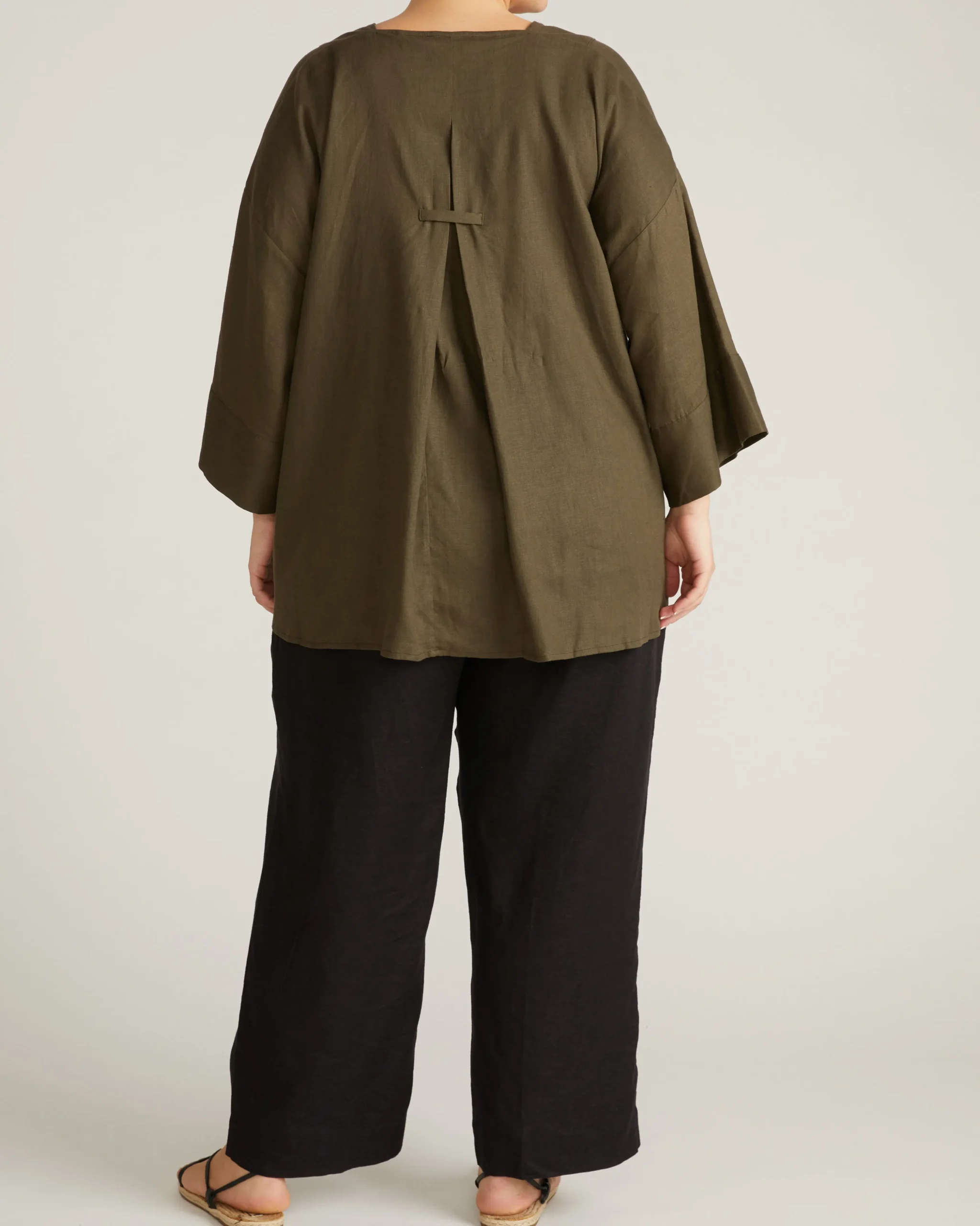 Elio V-Neck Linen Blend Top Camo