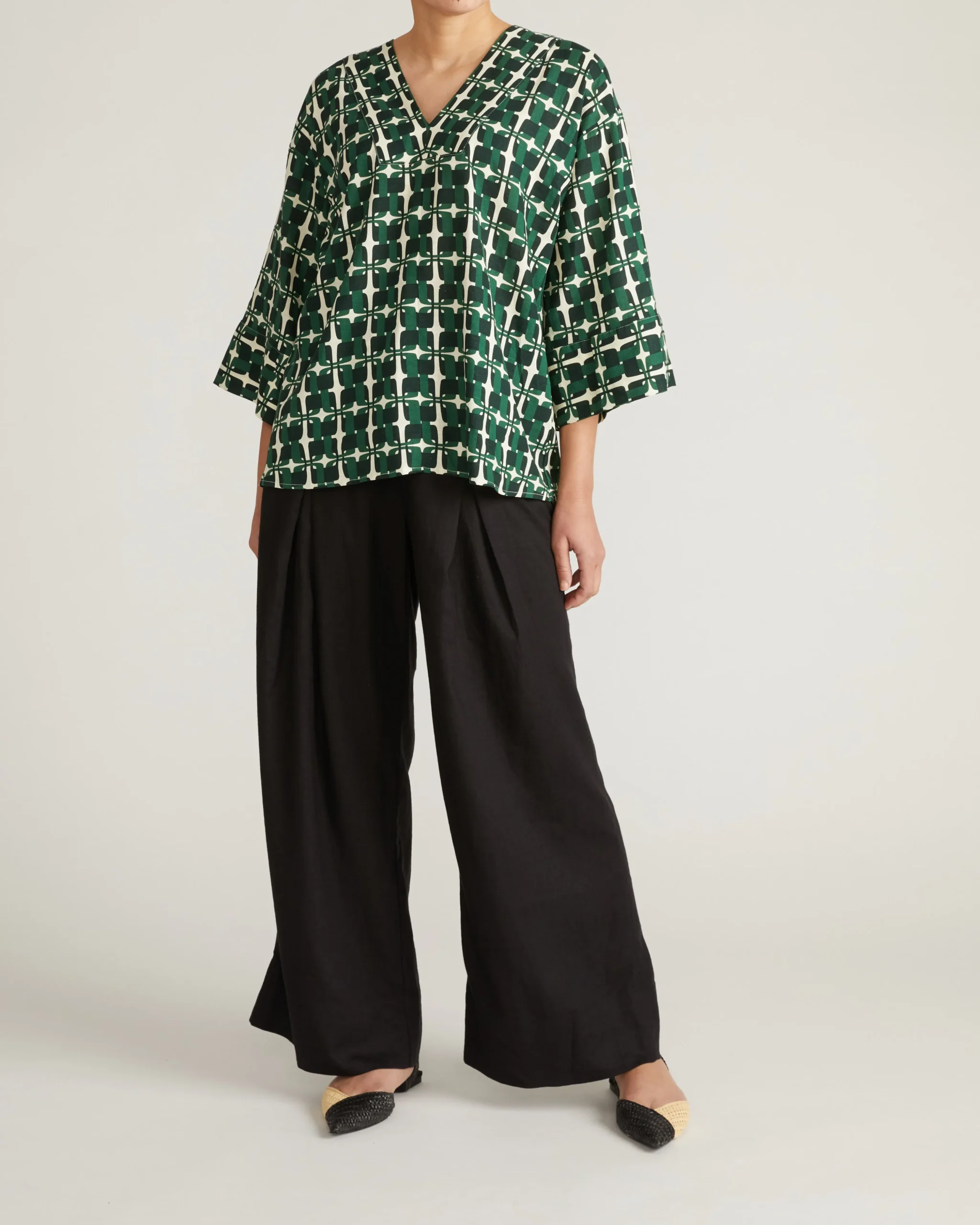Elio V-Neck Linen Blend Top Green Trellis Print
