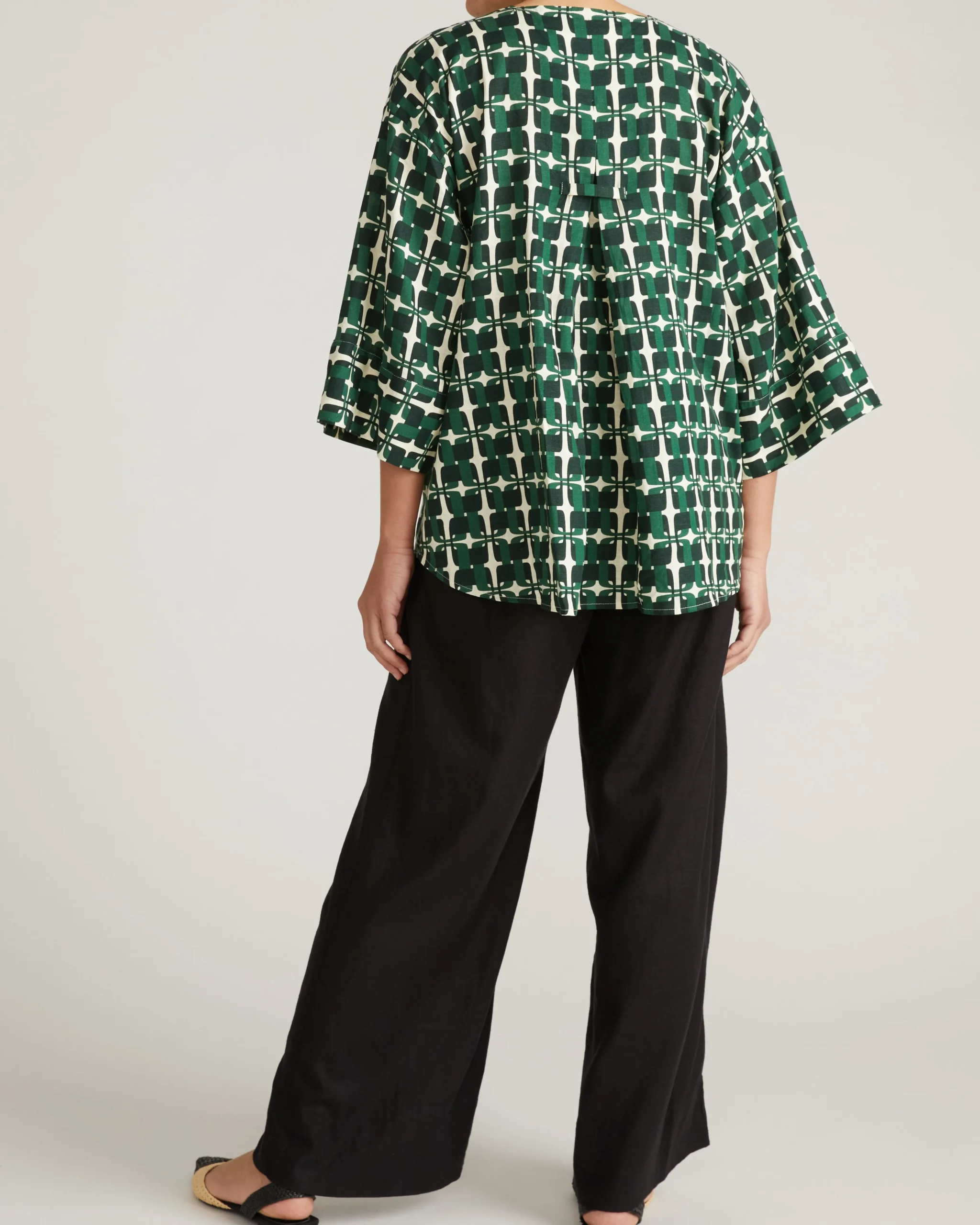 Elio V-Neck Linen Blend Top Green Trellis Print