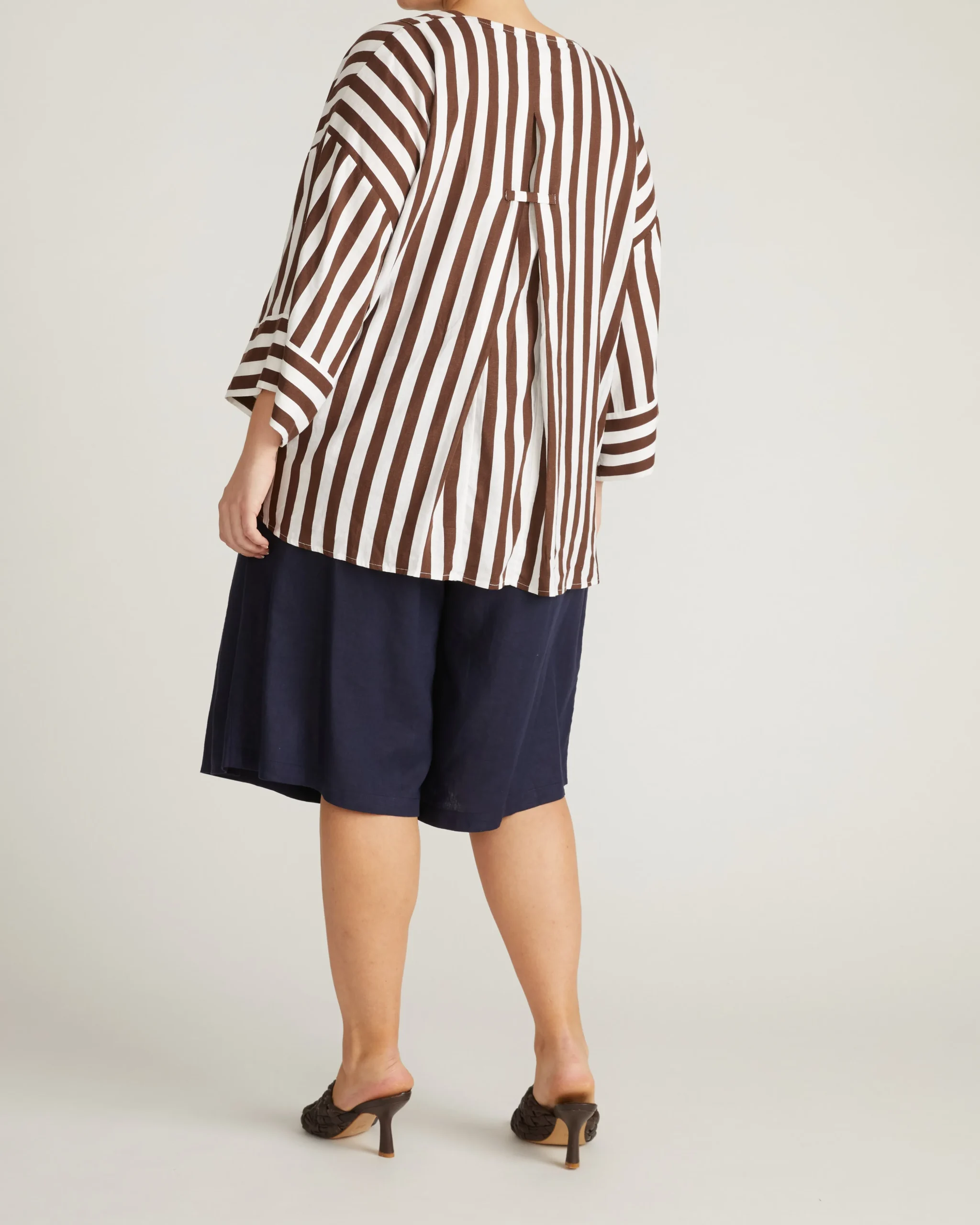 Elio V-Neck Linen Blend Top Peppercorn Stripe