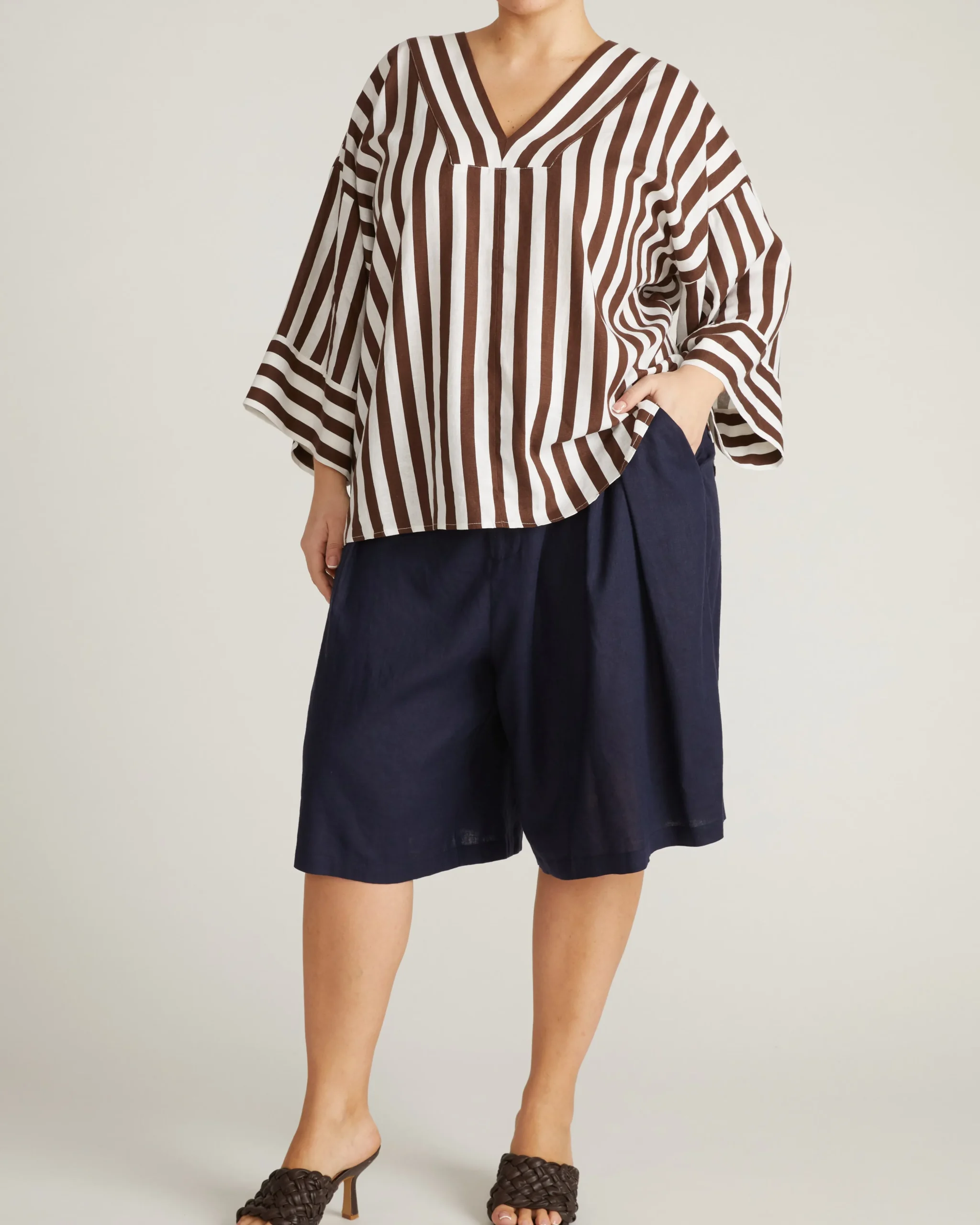 Elio V-Neck Linen Blend Top Peppercorn Stripe