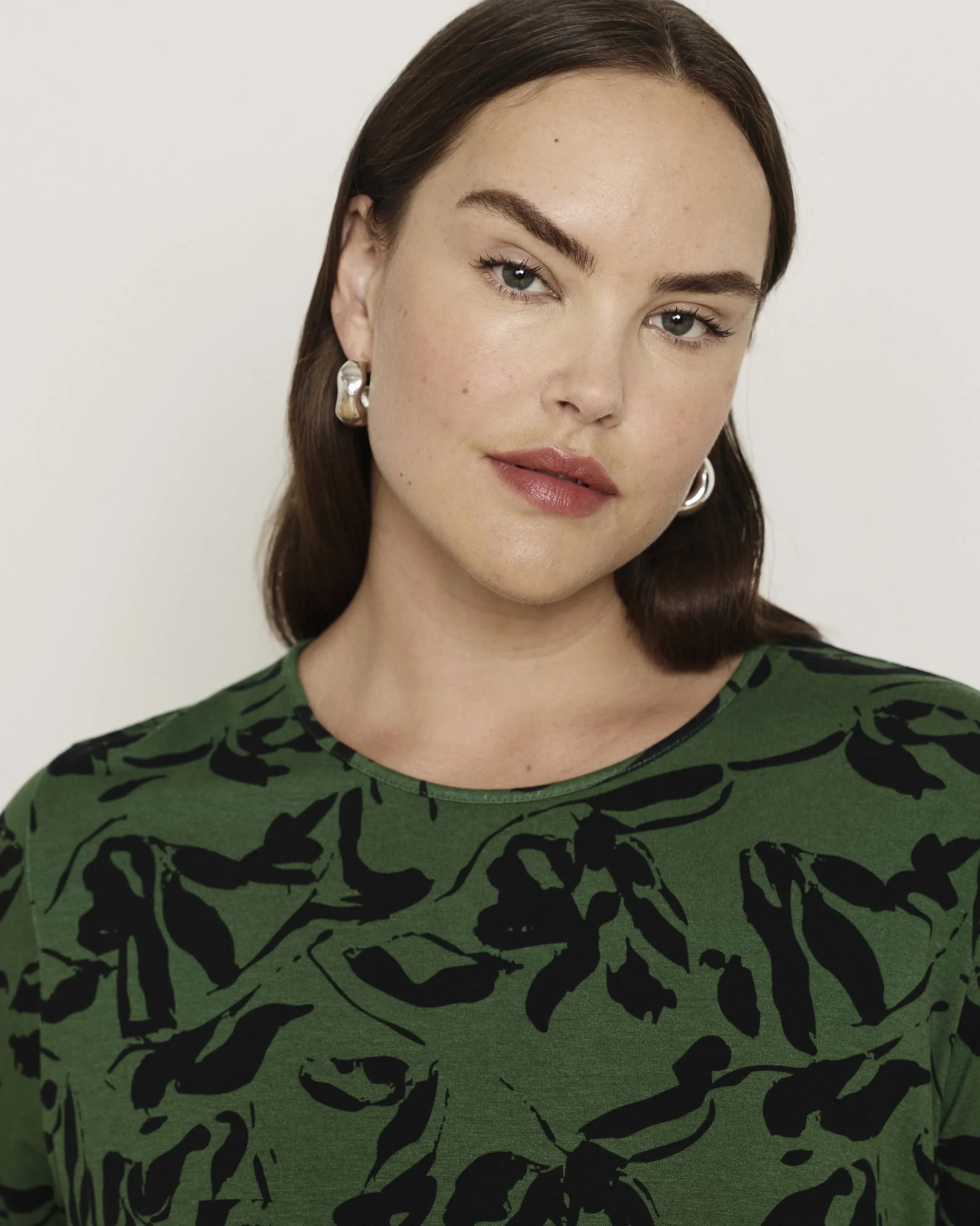 Lily Liquid Jersey Crew Neck Stovepipe Tee Green Sgraffito Print