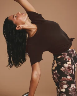 Mia Movement Tee Deep Brown