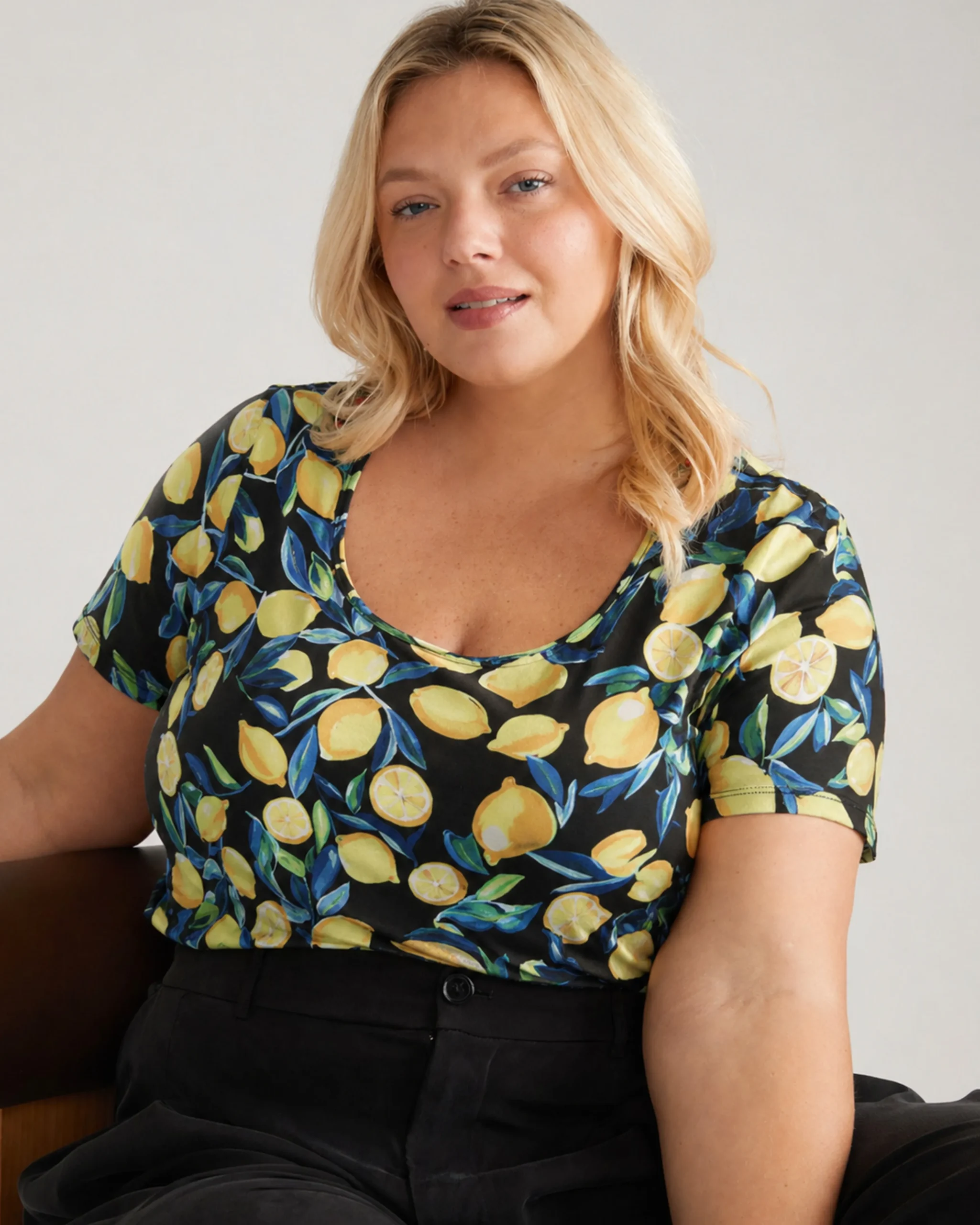 Scoop Neck Tee Black Limoncello Print
