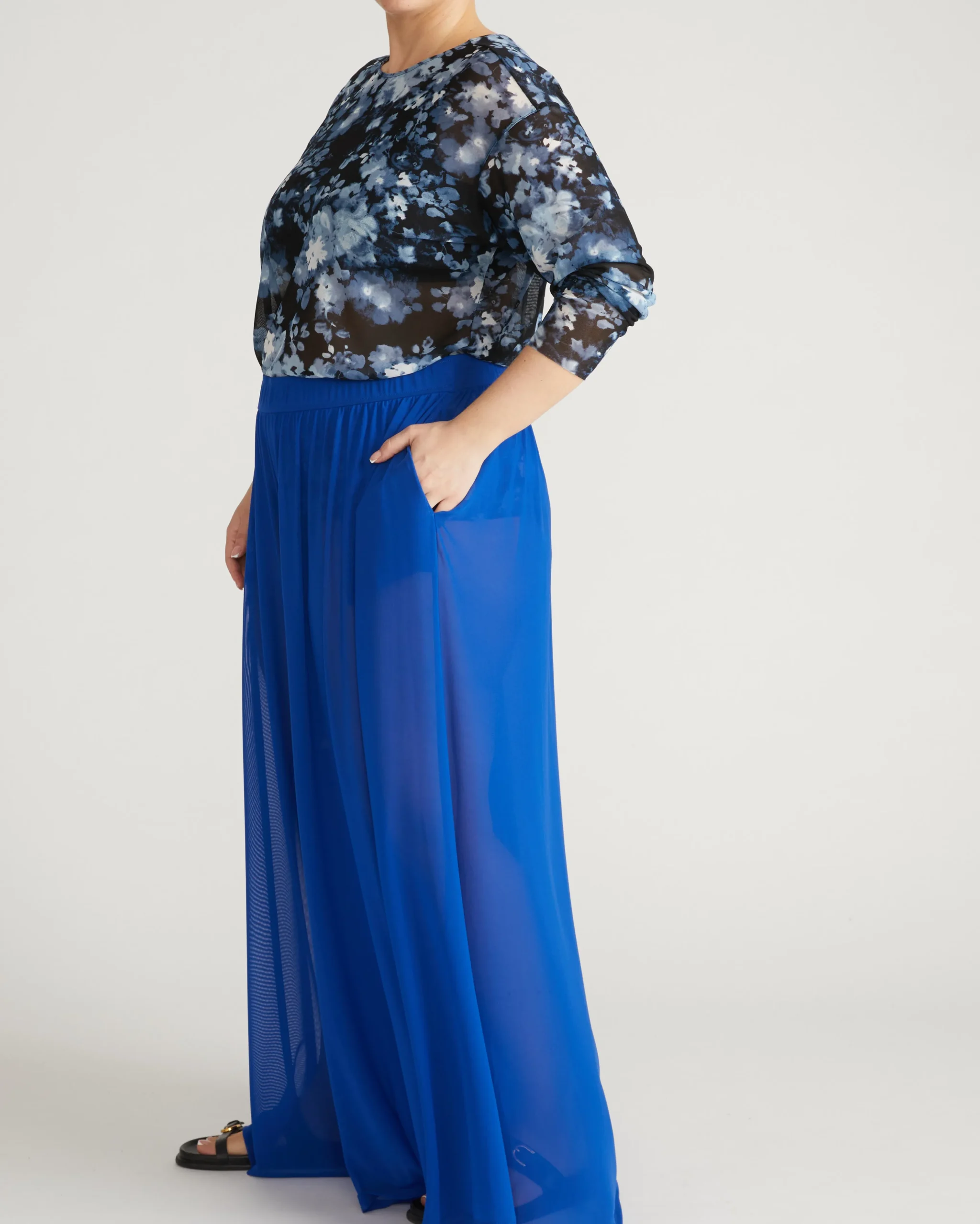 Thames Fog Top Tumbling Bouquet Print
