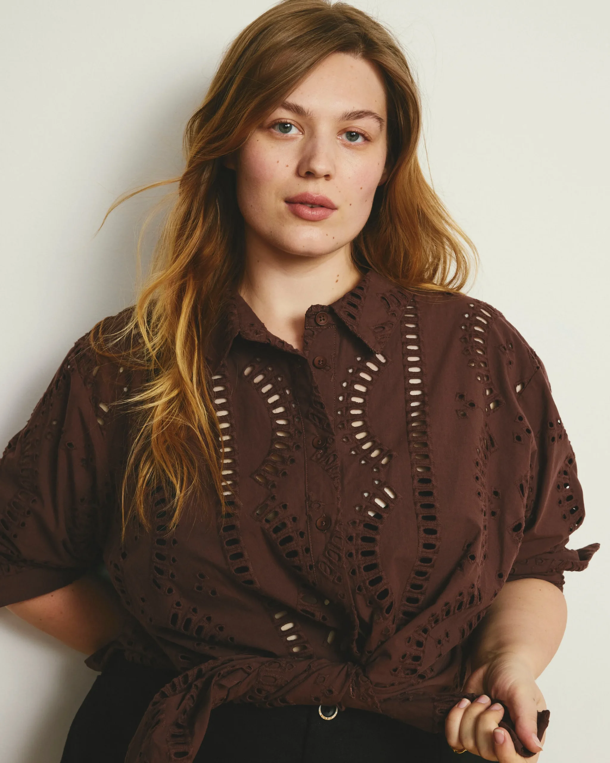 The Embroidered Artist Oversized Poplin Shirt Peppercorn