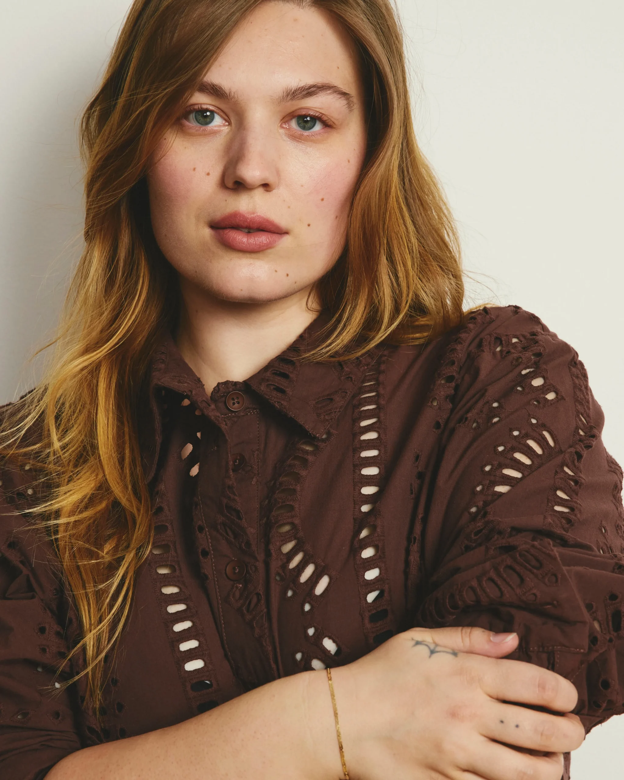 The Embroidered Artist Oversized Poplin Shirt Peppercorn